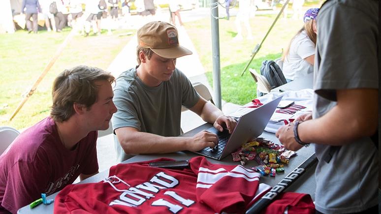 Students at Club Expo